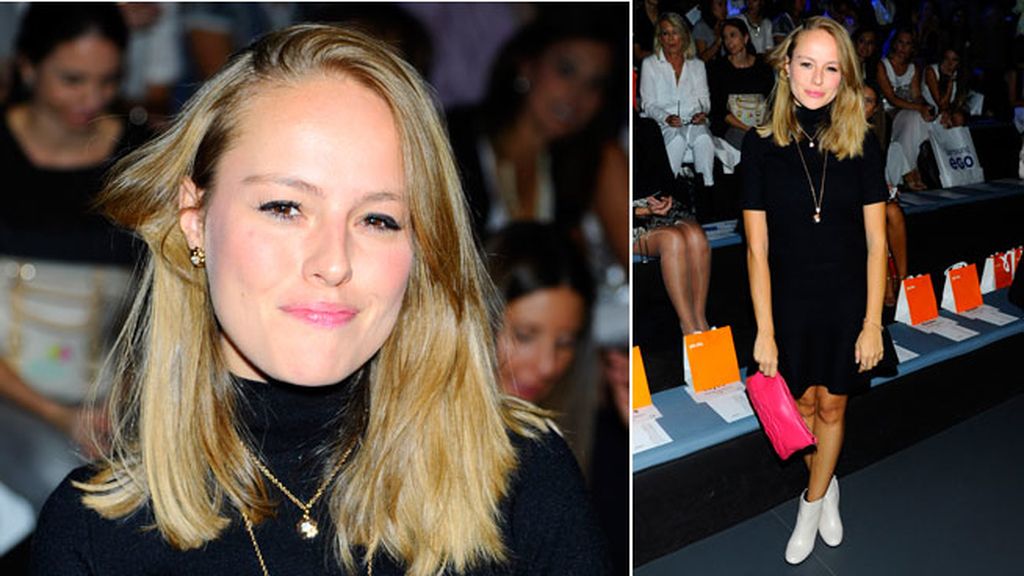 Manuela Carmena y Cristina Cifuentes asisten al front row de la Fashion Week