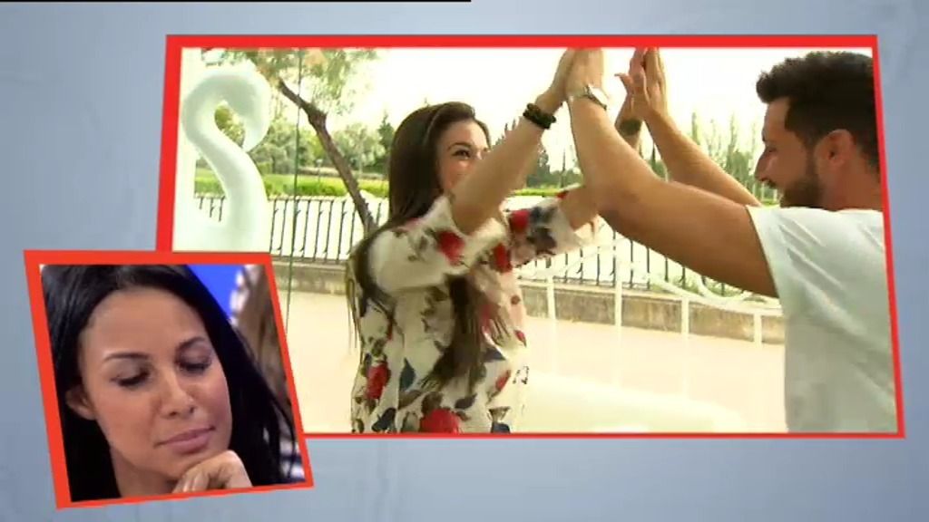 Manu y Ruth se besan