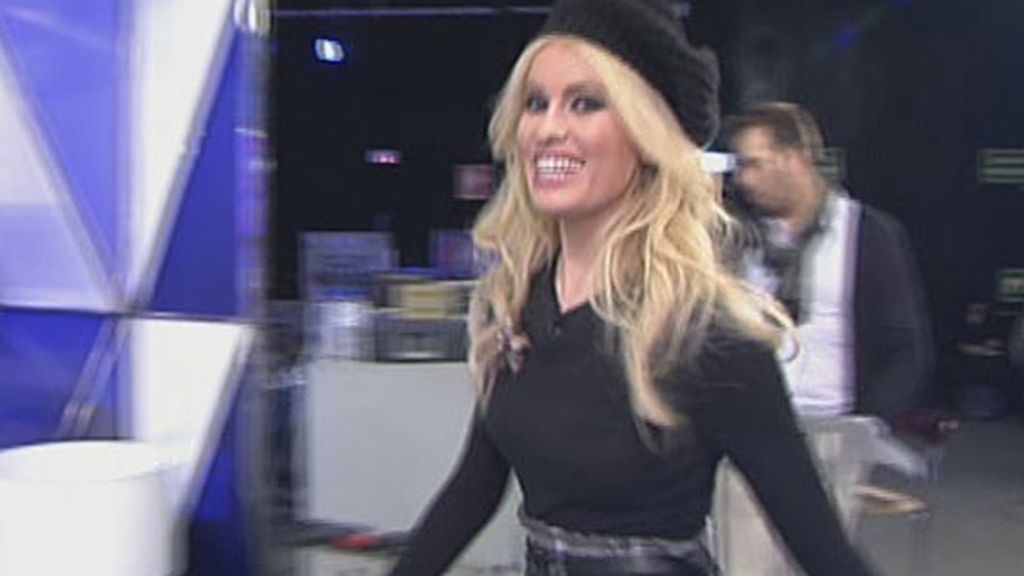 Adriana Abenia se va de rebajas...