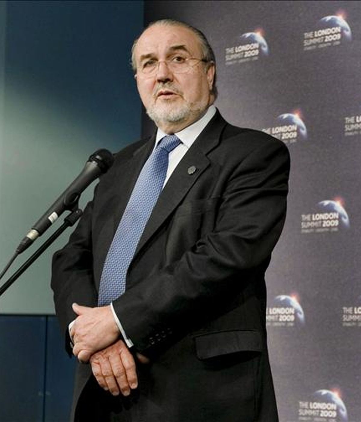 El vicepresidente del Gobierno y ministro de Economía, Pedro Solbes, durante la conferencia de prensa de ayer poco después de comenzar los debates en el plenario que la cumbre del G20 en Londres. EFE El vicepresidente del Gobierno y ministro de Economía, Pedro Solbes, durante la conferencia de prensa de ayer poco después de comenzar los debates en el plenario que la cumbre del G20 en Londres. EFE