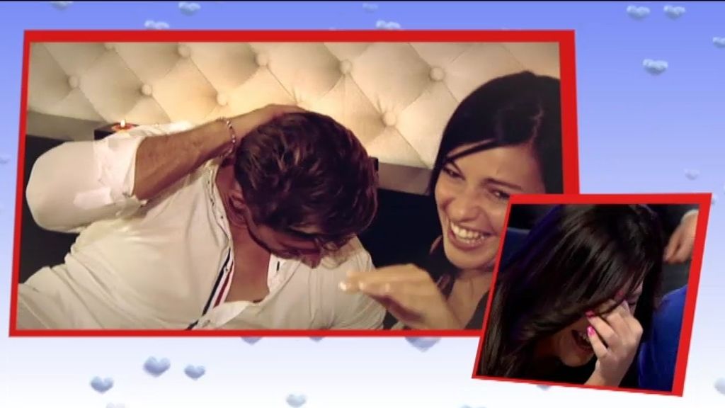 Cena romántica, brindis y velas