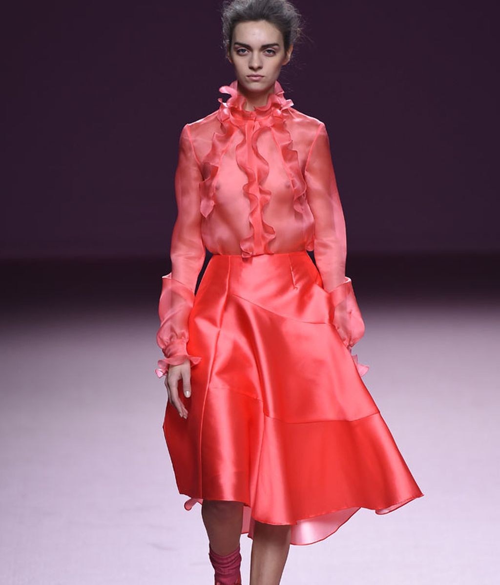 Rosa etéreo y negro intenso en Juan Vidal