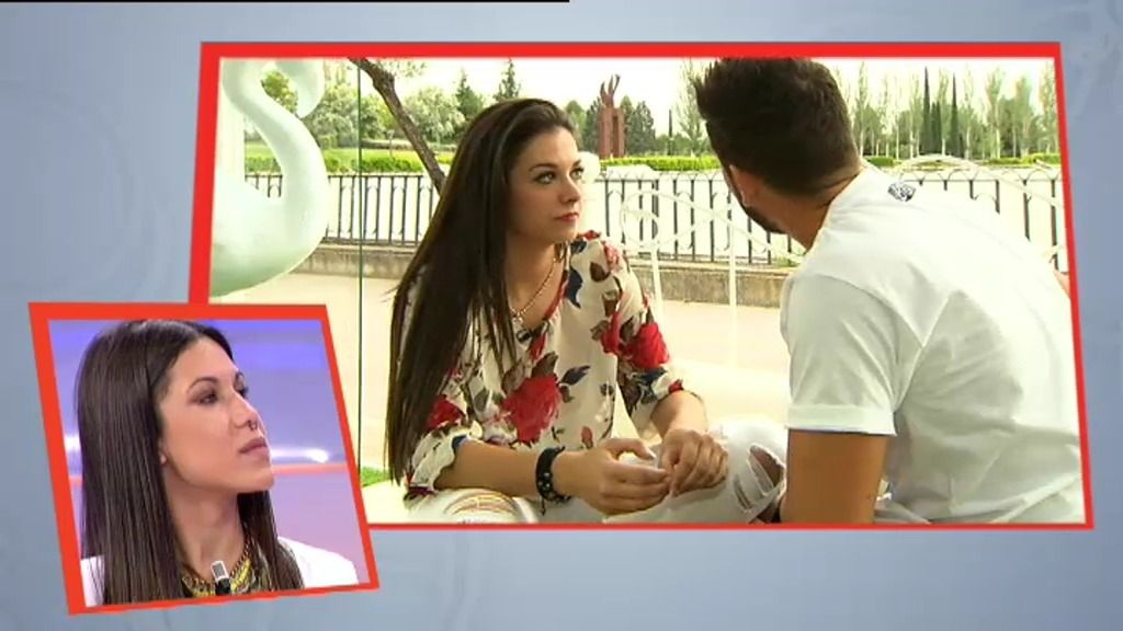 Manu y Ruth se besan