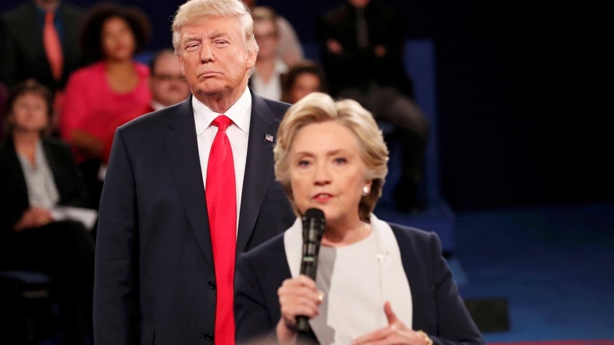 Clinton y Trump en el segundo debate electoral de esta campaña