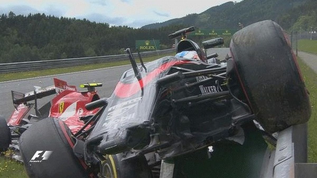 Alonso abandona tras un aparatoso accidente con Raikkonen