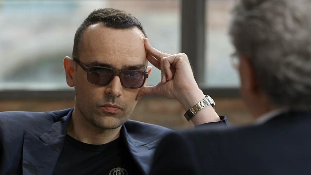 El psiquiatra charla con el publicista