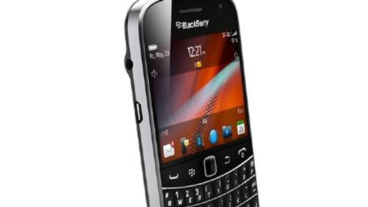 RIM actualiza su modelo Blackberry Bold 9900 con un procesador más potente y con tecnología de comunicación inalámbrica de corto alcance y alta frecuencia (NFC) que permite usar el móvil como monedero.