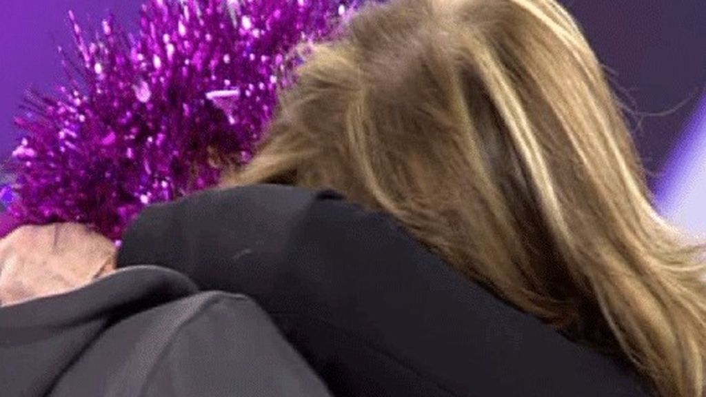 Kiko pilla cacho con Mila, Terelu y Lydia