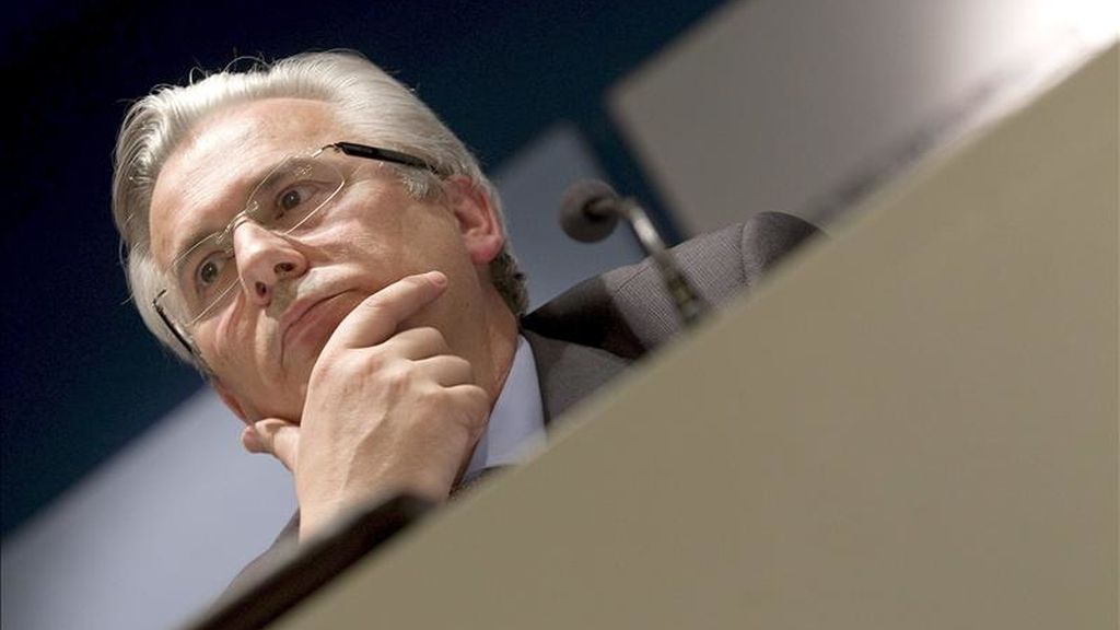 El juez de la Audiencia Nacional Baltasar Garzón durante su intervención esta tarde en Granada donde impartió una conferencia sobre derechos humanos y jurisdicción universal. EFE
