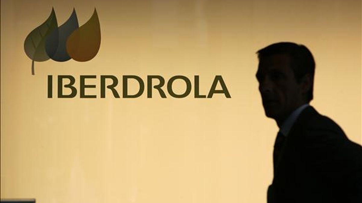 Logotipo de la compañia eléctrica Iberdrola en su sede en Madrid. EFE/Archivo