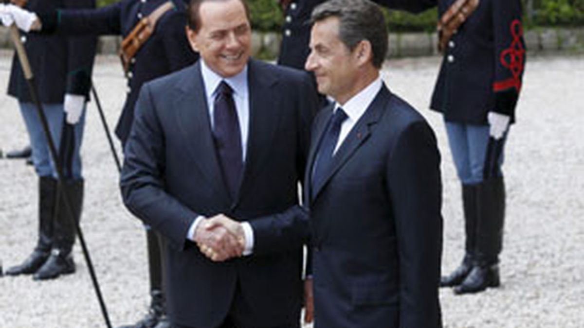 Silvio Berlusconi y Nicolás Sarkozy piden cambios. Vídeo: Atlas.