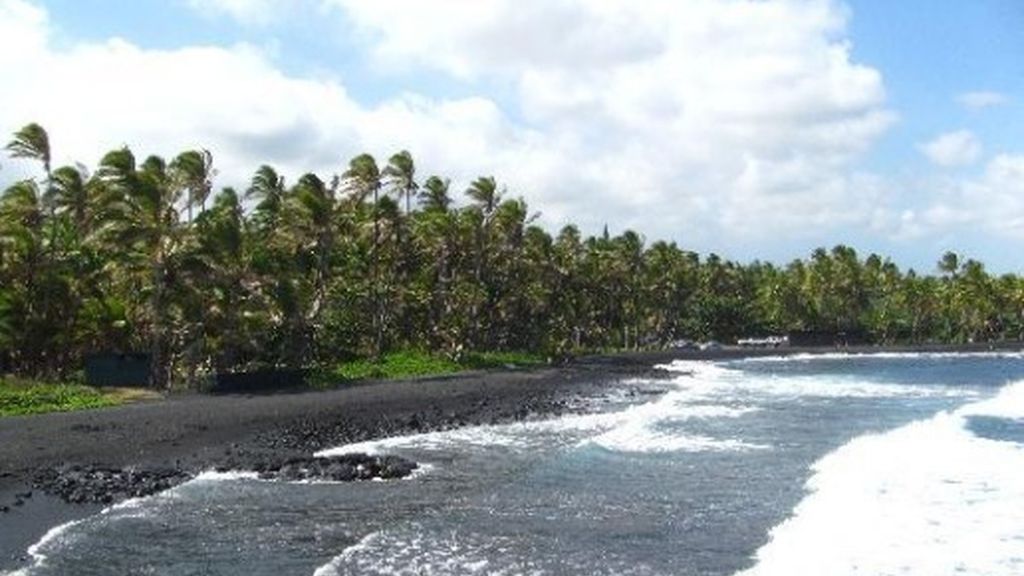 Punaluu Beach (Hawái). La playa de arena negra