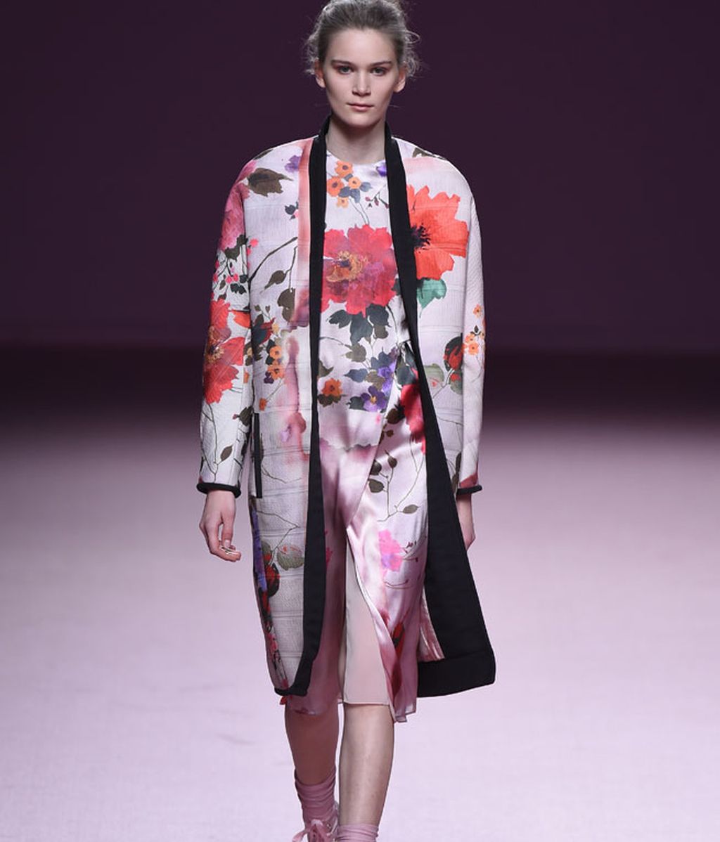 Rosa etéreo y negro intenso en Juan Vidal