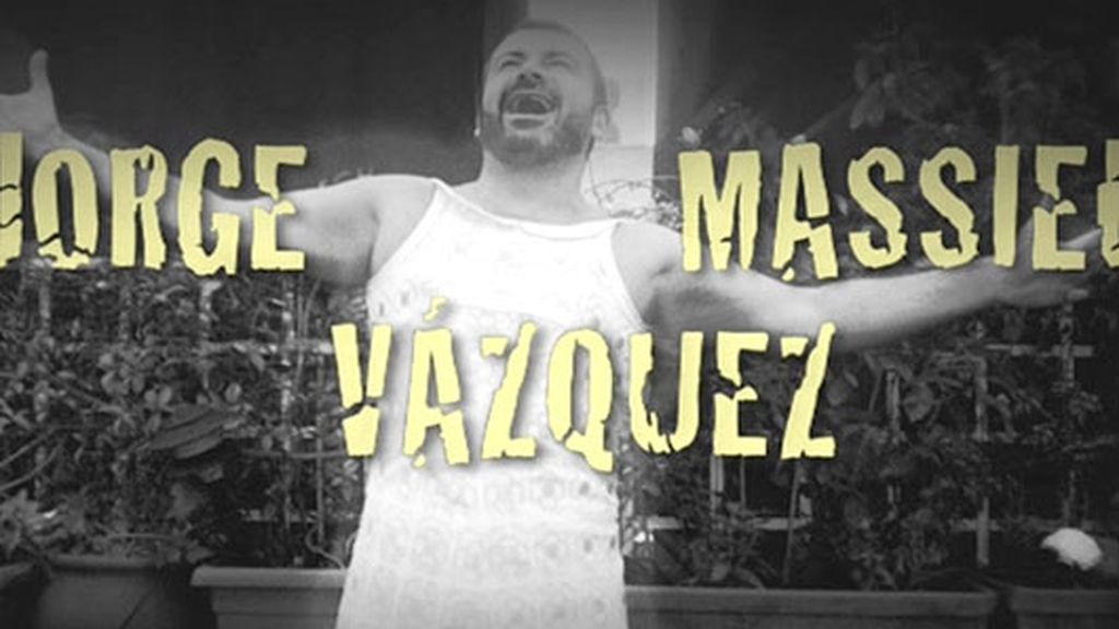 J.J. se embute en el traje del 'La, la, la'