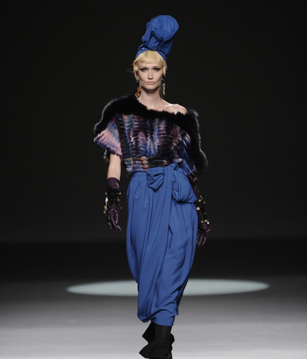 Estilo y glamour llenan la pasarela