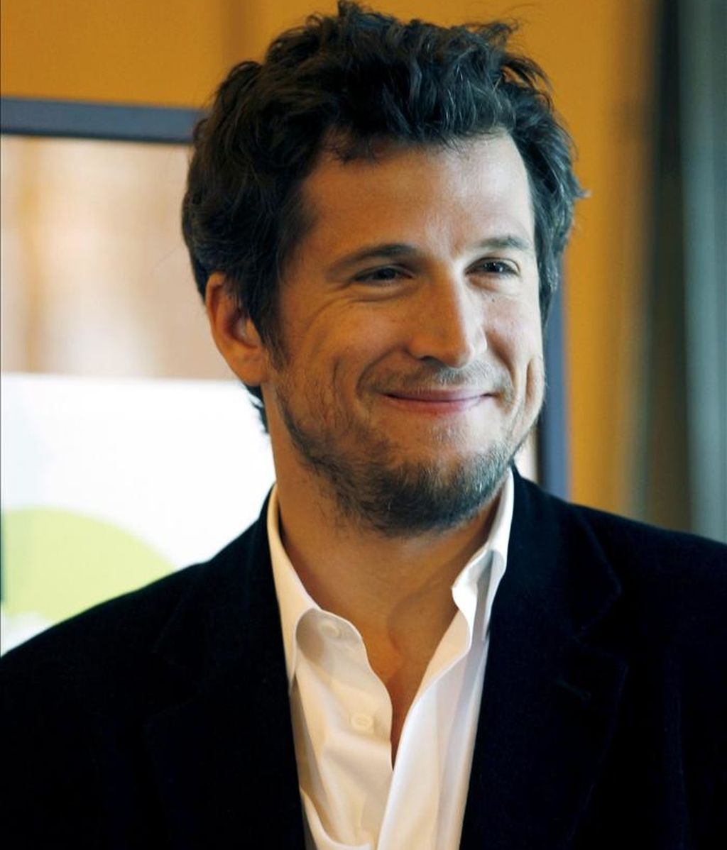 El director francés Guillaume Canet, posa momentos antes de ofrecer la rueda de prensa en la que ha presentado su película "Les petits mouchoirs", en la 32 edición de la Mostra de Cine de Valencia. EFE