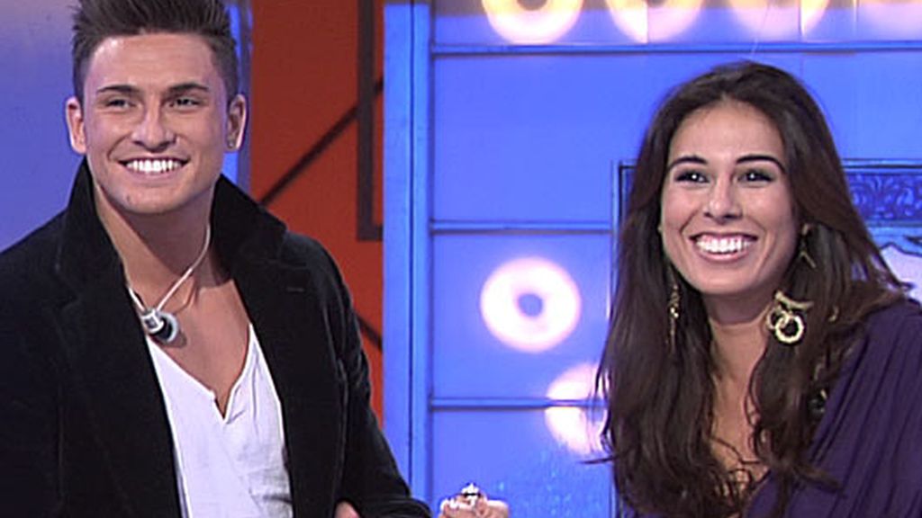 Víctor entra a pretender a Indhira