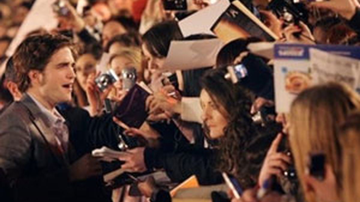 Robert Pattinson en la premiere de 'Remember Me' en Londres. Foto: AP