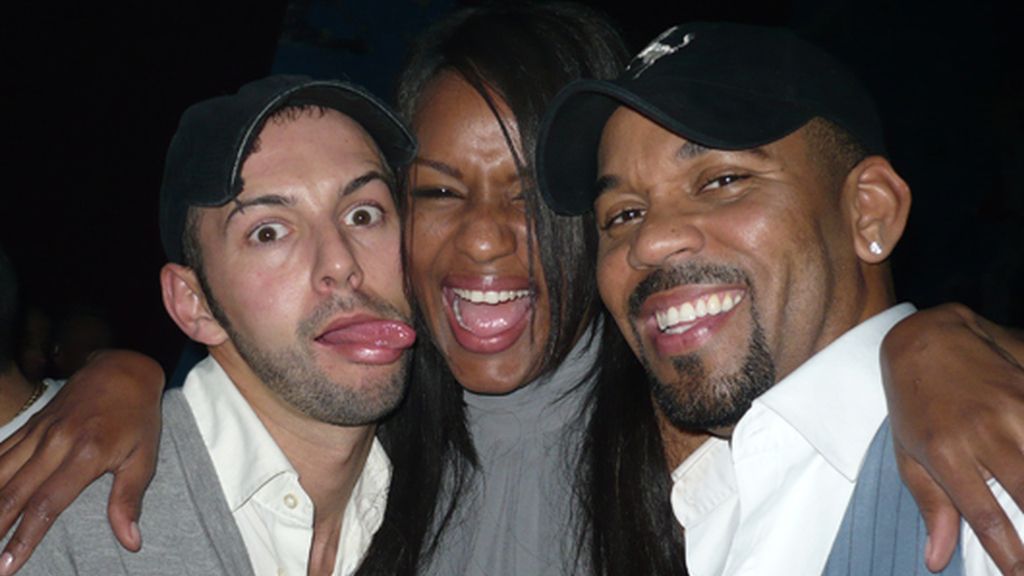 Liz junto a Chipper y su marido, Carles, en la fiesta