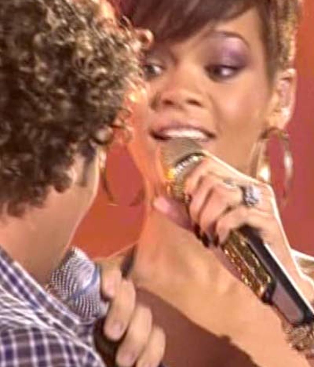 Bisbal y Rihanna actúan en la Gala 13