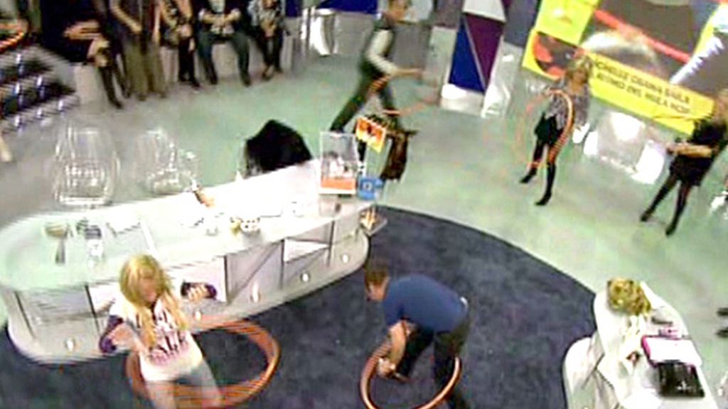 'Sálvame' baila a ritmo de Hula hop