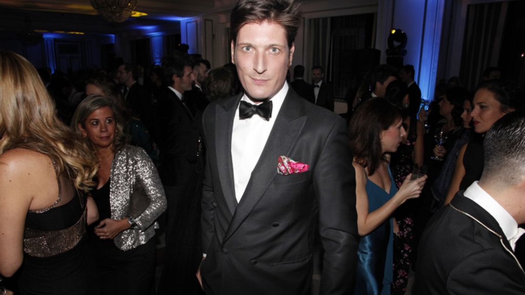 Luis Medina, impecable con esmoquin en los GQ