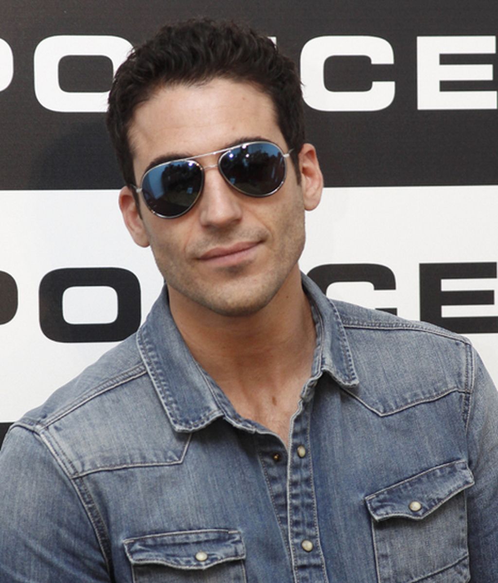 El actor Miguel Ángel Silvestre se pone gafas