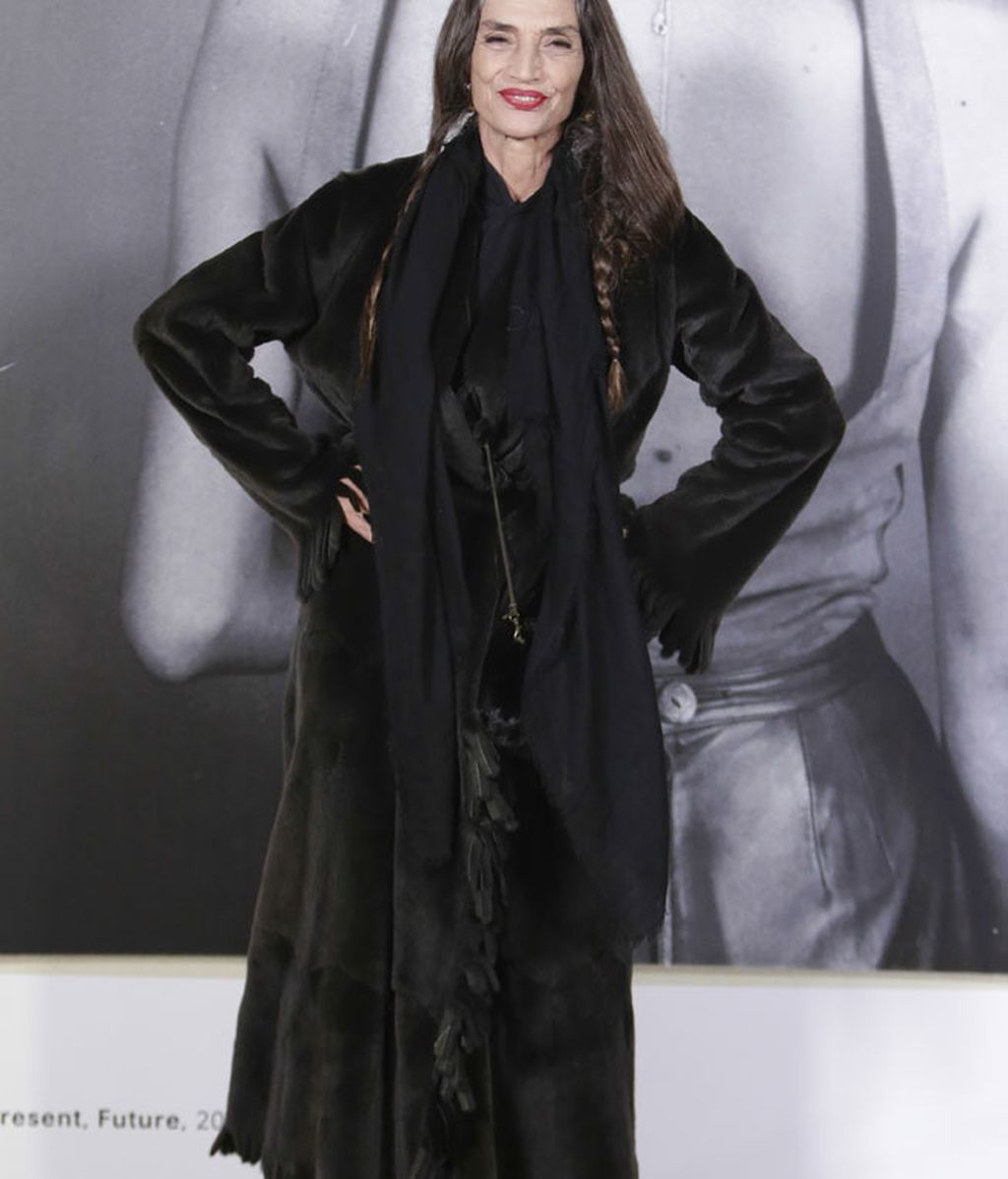 Ángela Molina y su todo al negro de inspiración apache