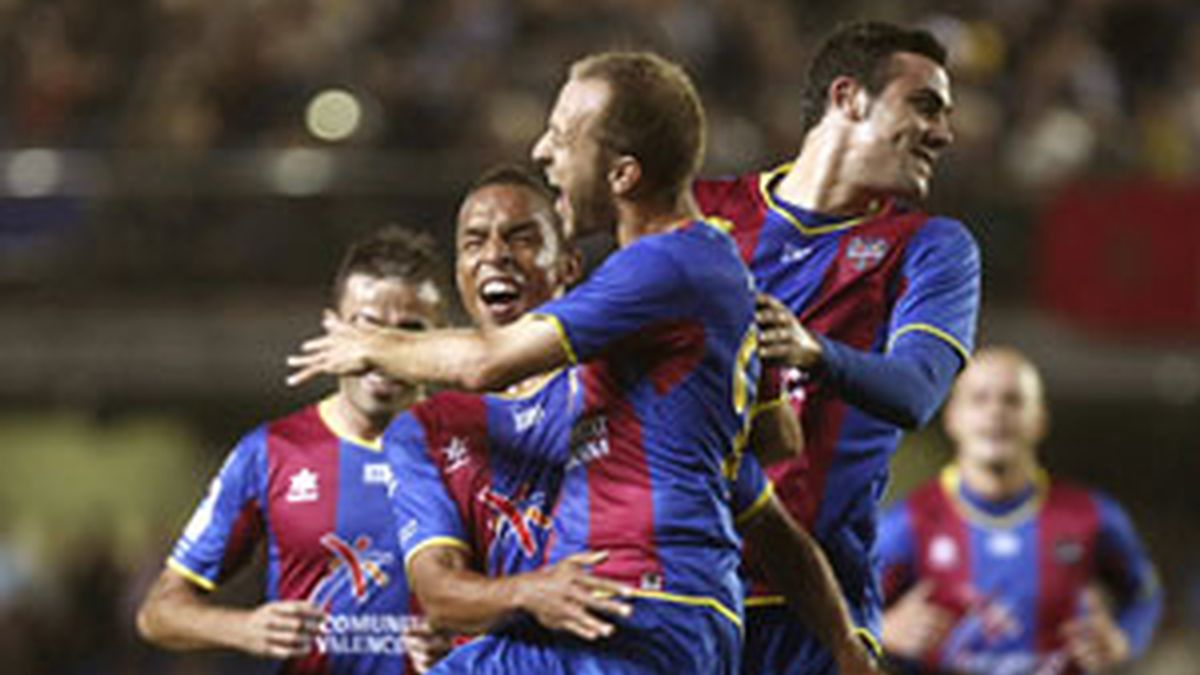 El Levante celebra uno de los tantos conseguidos ante el Villarreal. Foto: EFE