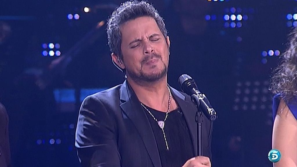 Alejandro Sanz canta con 'los elegidos'