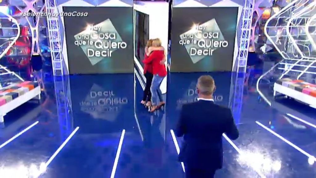 Belén Esteban, emocionada en el plató de 'Hay una cosa...'