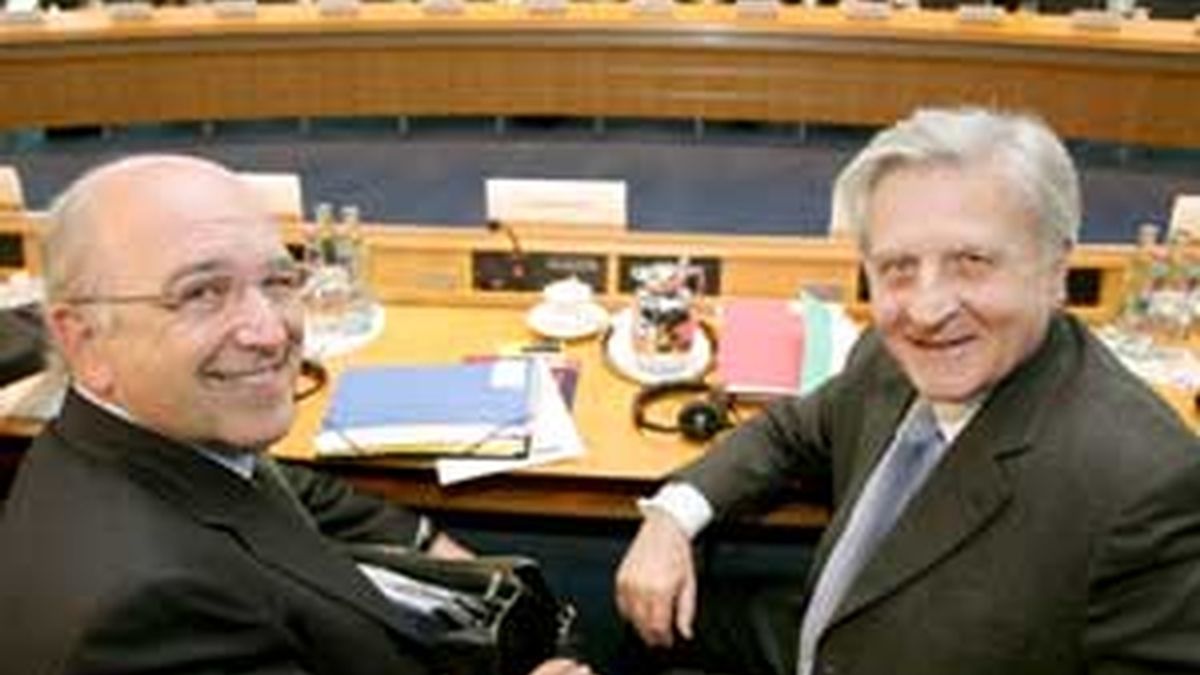 Jean-Claude Trichet junto a Joaquín Almunia en la reunión celebrada en Alemania. FOTO: EFE
