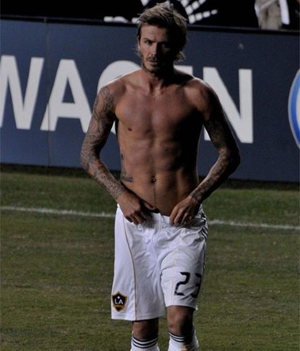 David Beckham, a pecho descubierto