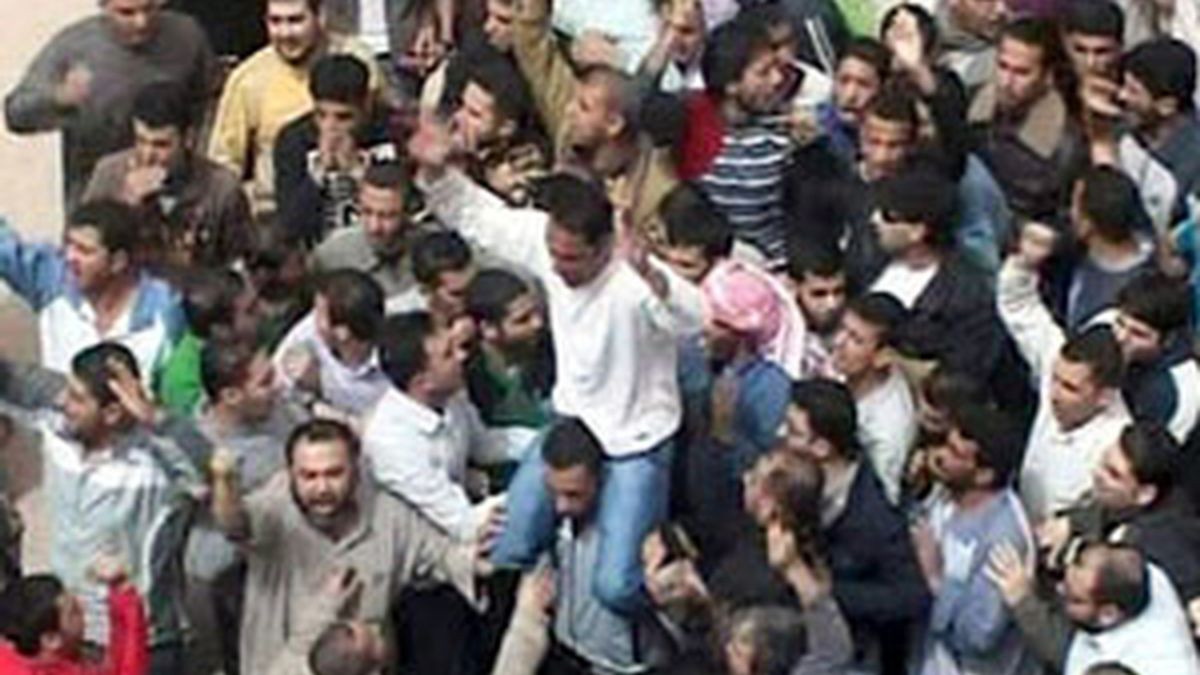 Manifestación de opositores al régimen en Siria. Vídeo: Informativos Telecinco.
