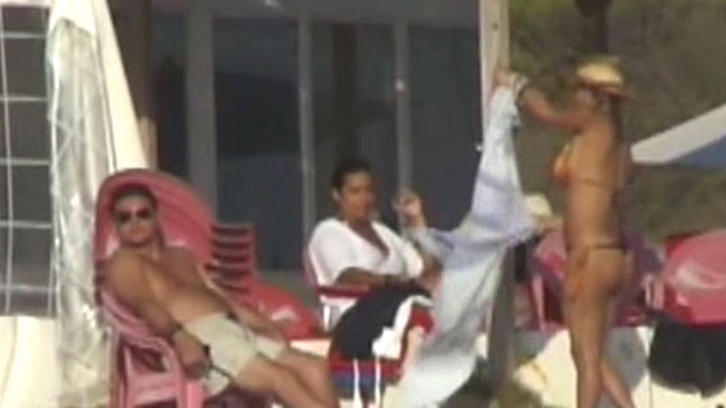 Ivonne Reyes enseña el pompis