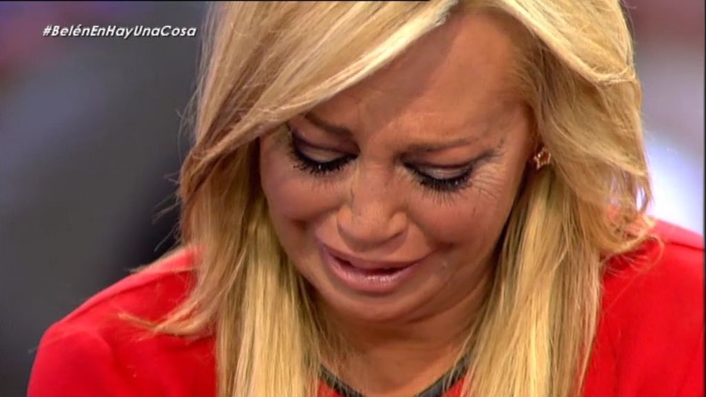 Belén Esteban, emocionada en el plató de 'Hay una cosa...'