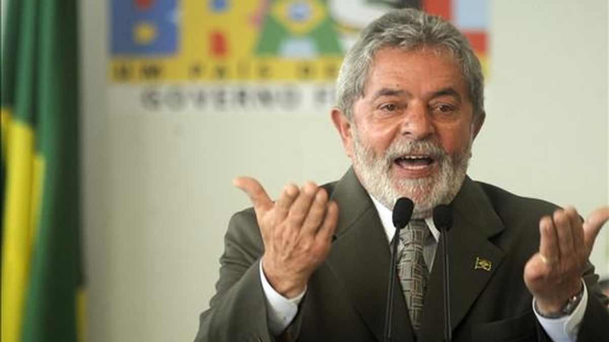 Imagen de este lunes del presidente brasileño, Luiz Inácio Lula da Silva, durante su intervención en el Segundo Pacto de Reforma de la Justicia en Brasilia, en el que prometió fortalecer el mercado interno. EFE