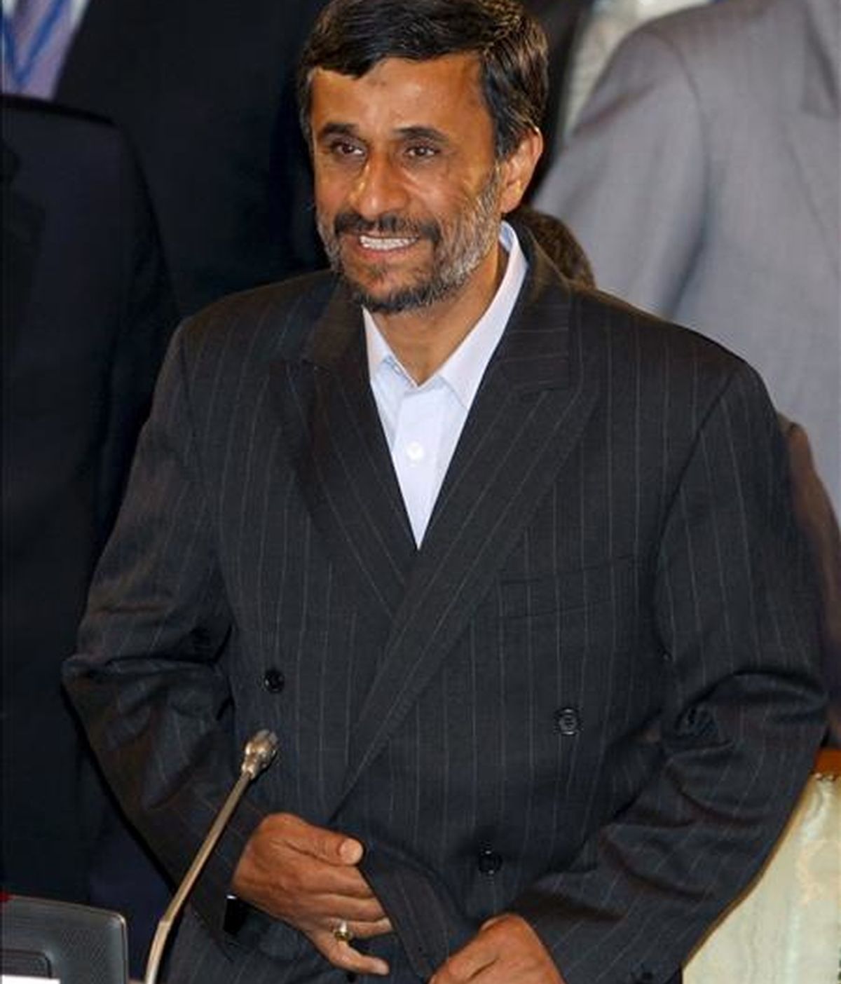 El presidente de Irán, Mahmud Ahmadineyad, durante la segunda jornada de la reunión de la Organización de Cooperación de Shangai (SCO) que se celebró en Yekaterimburgo, Rusia, hoy martes 16 de junio. EFE