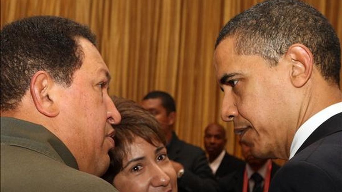 El jefe de Estado de Venezuela también explicó que le regaló a Obama el libro "Las Venas Abiertas de América Latina", del uruguayo Eduardo Galeano, a manera de respuesta a un comentario suyo de que prefería hablar del futuro y no del pasado. EFE/Archivo