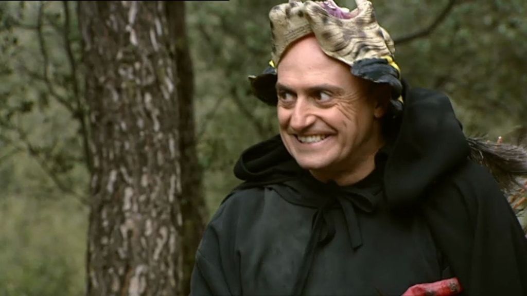 Chema se disfraza de monstruo para asustar a Luisma y a Machu