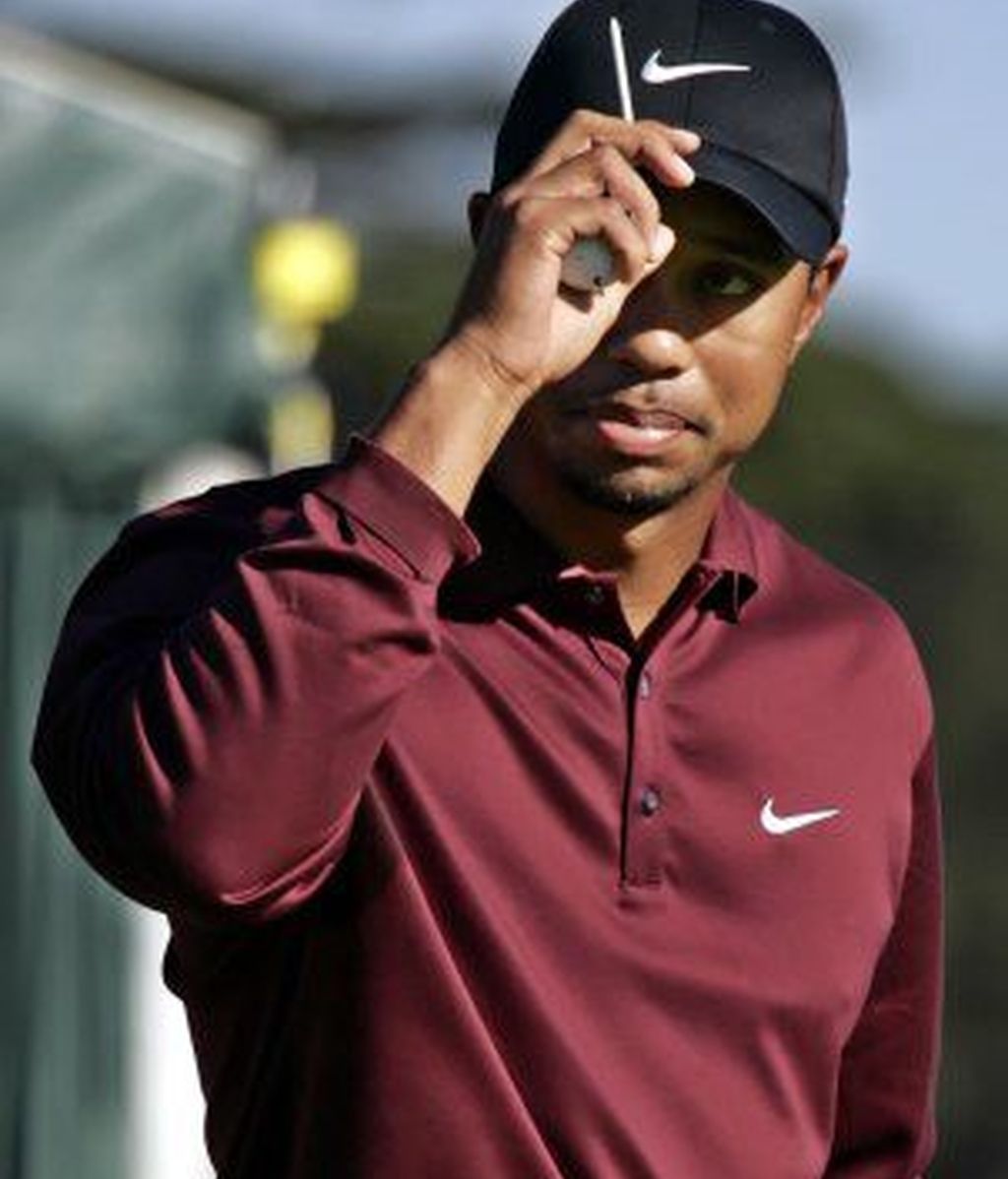 Tiger Woods ha contratado a varios guardaespaldas para que lo alejen de las fans demasiado cariñosas. Foto archivo AP Tiger Woods ha contratado a varios guardaespaldas para que lo alejen de las fans demasiado cariñosas. Foto archivo AP