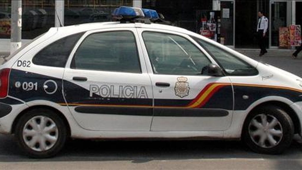 Una patrulla de la Policía Nacional en un suceso. EFE/Archivo Una patrulla de la Policía Nacional en un suceso. EFE/Archivo
