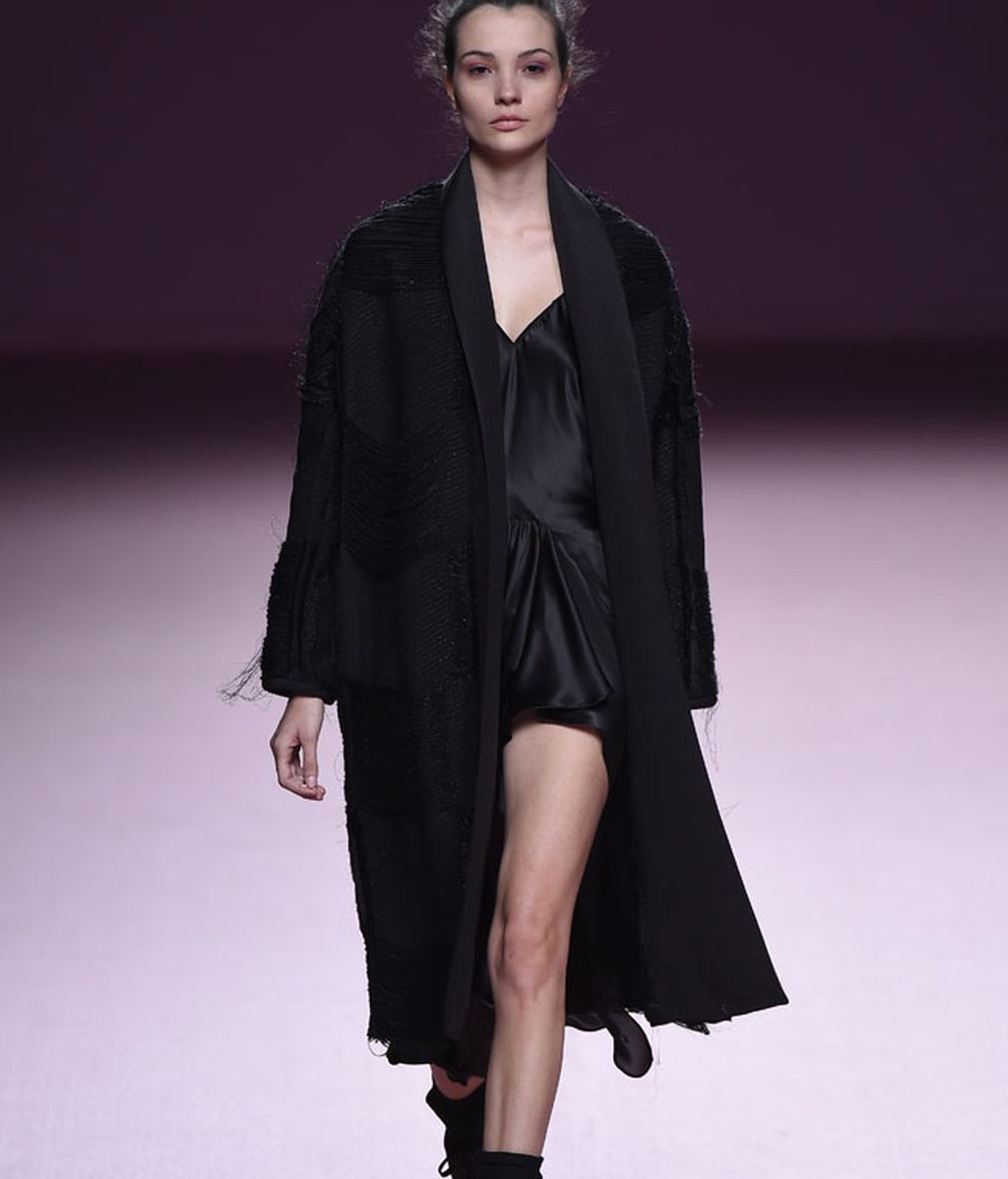 Rosa etéreo y negro intenso en Juan Vidal