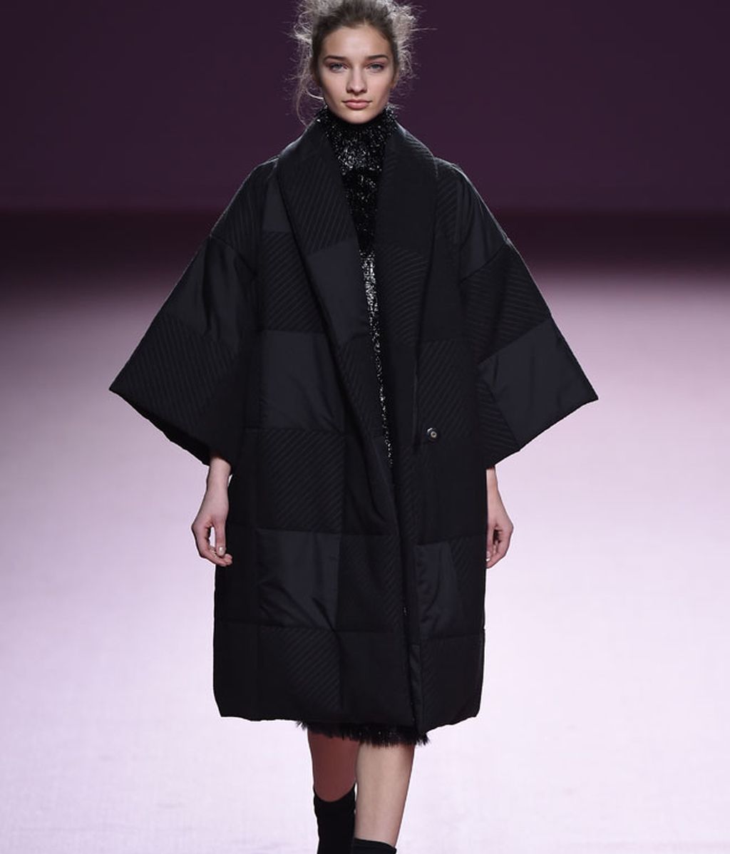 Rosa etéreo y negro intenso en Juan Vidal