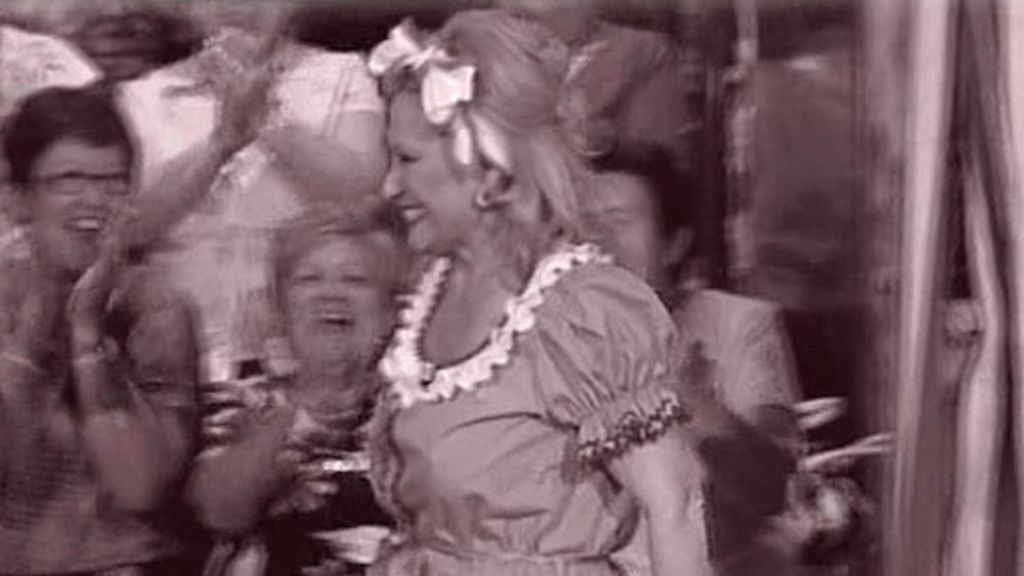 'Sálvame' se viste de playeros vintage