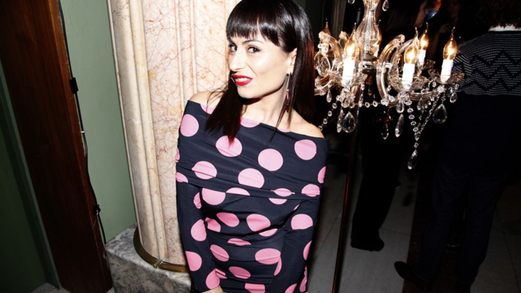 María Escoté con una de sus propias creaciones