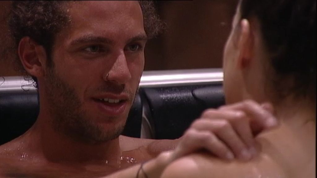 Besos y burbujas, casi en la oscuridad