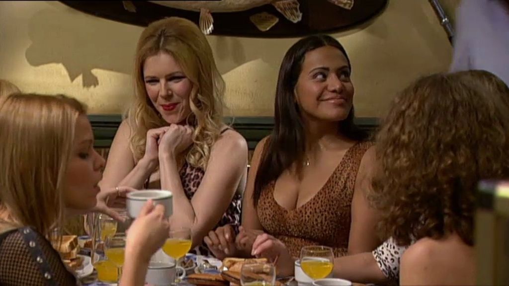 Entre el y Chema consiguen que se libren de su chulo