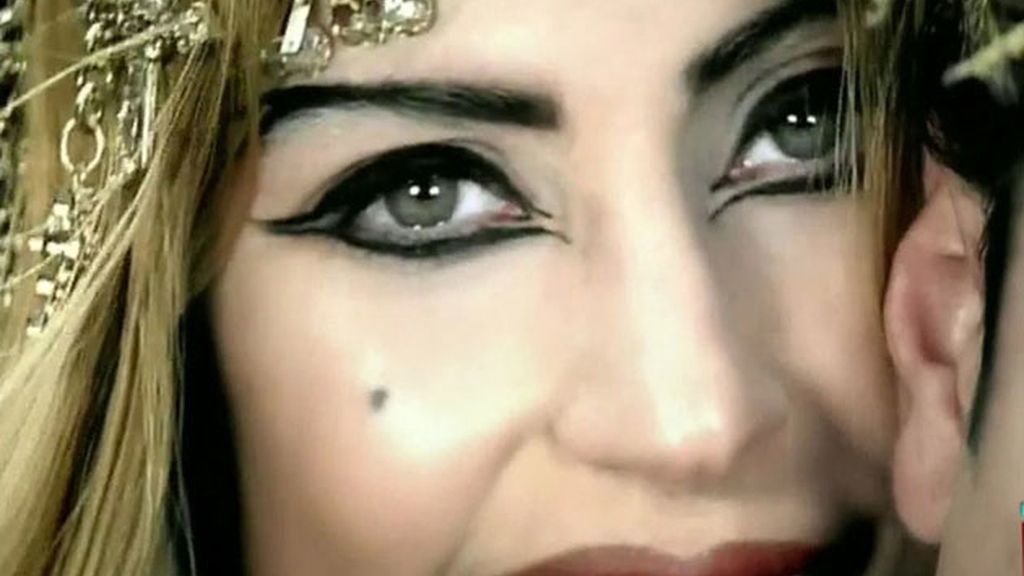 Lady Gaga la lía con su último videoclip