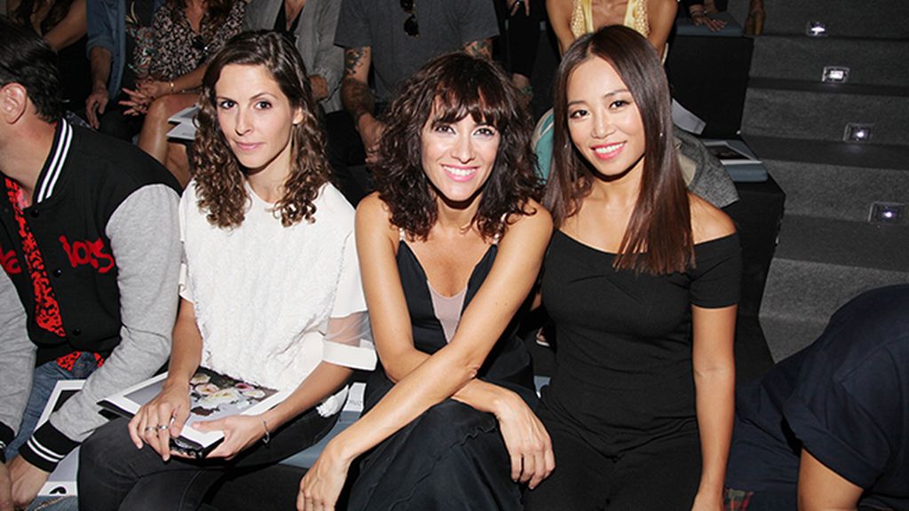 Bárbara Santacruz, Ana Turpin y Usun Yoon disfrutaron del desfile de Ana Locking en front row